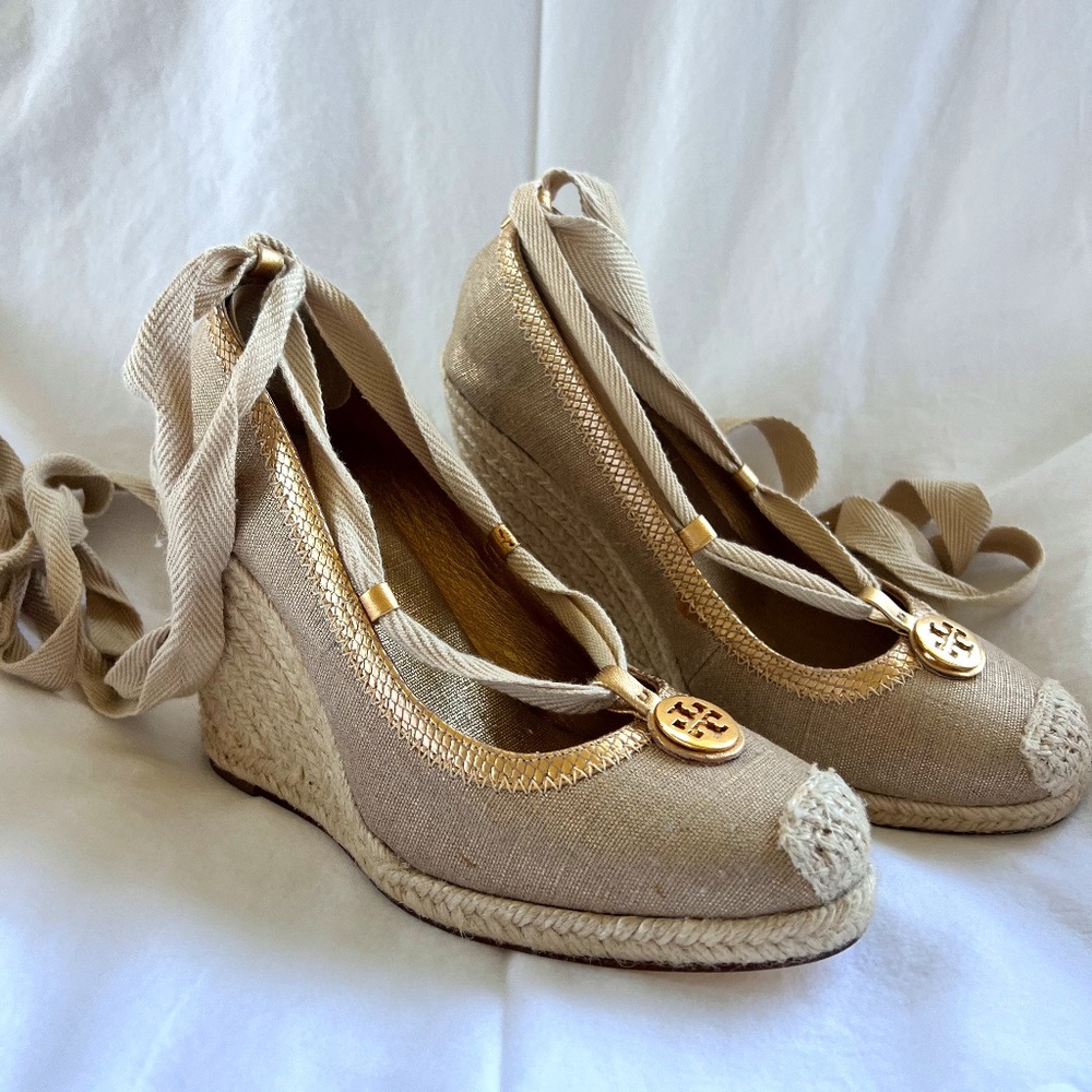 Tory Burch Tan Canvas Lace Up Ankle Espadrille Wedge with Gold Trim Size 9